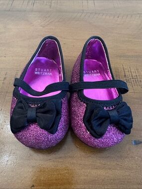 Stuart Weitzman Girls' Fuchsia Glitter Mary Janes with Black Bow